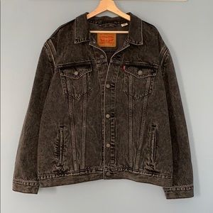 Levi’s The Trucker Zip Off Sleeves Denim Jacket